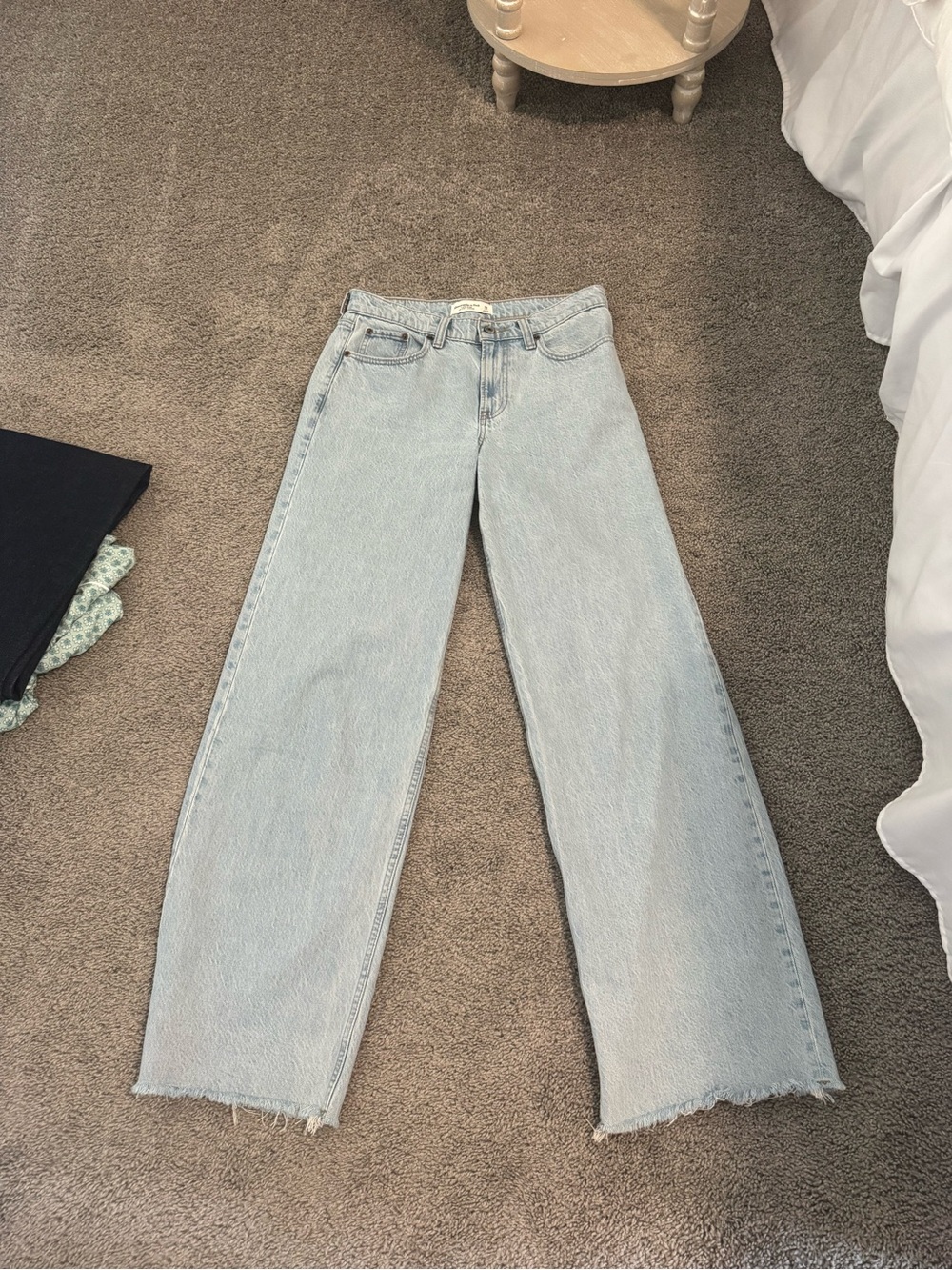 Low Rise Ultra Loose jeans by Abercrombie